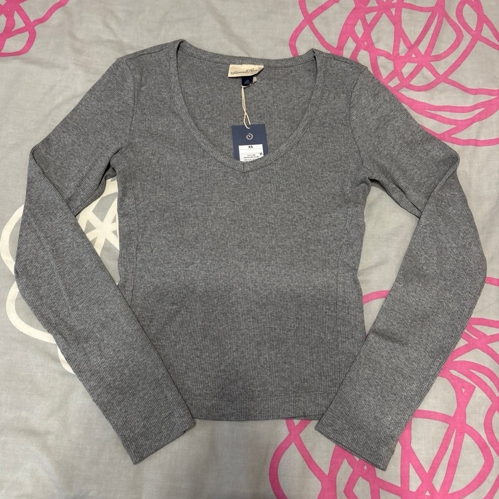 Universal Thread Heather Grey V-Neck Top